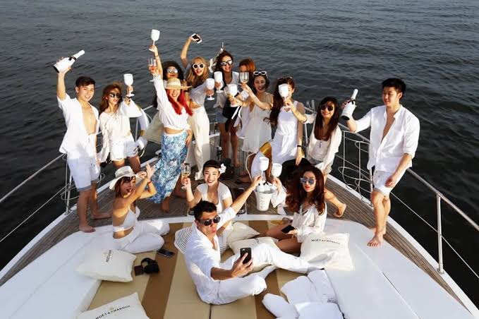 yacht party in Mumbai